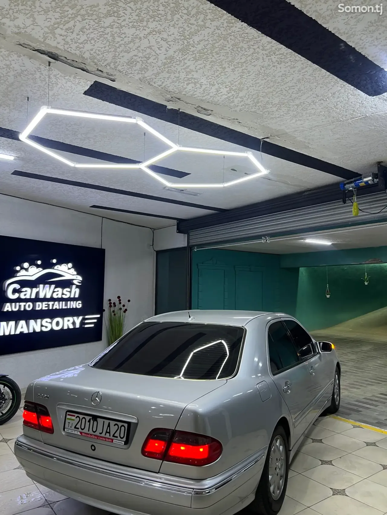 Mercedes-Benz E class 2000 · 2.0 AT