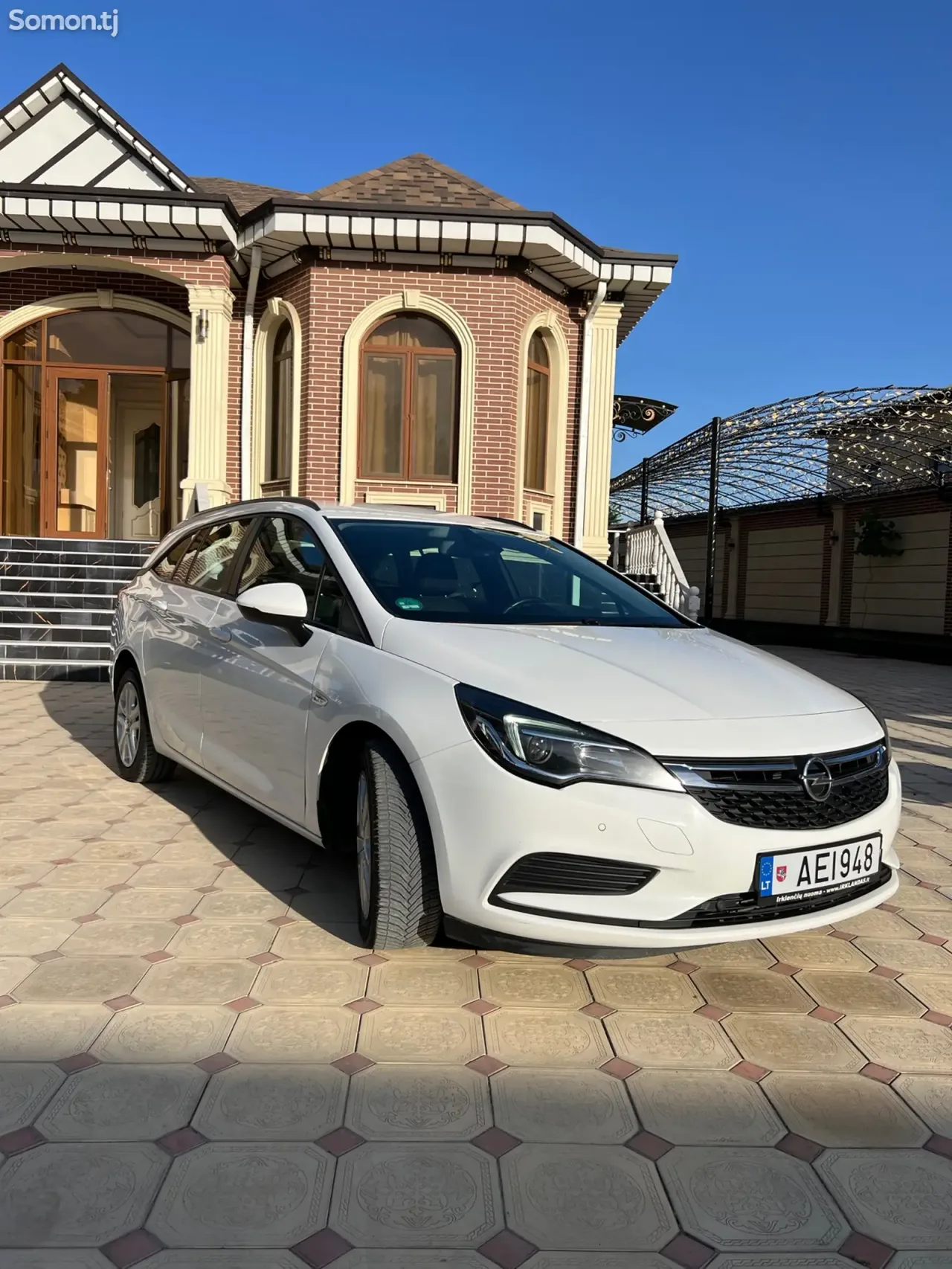 Opel Astra K 2017 · 1.6 MT