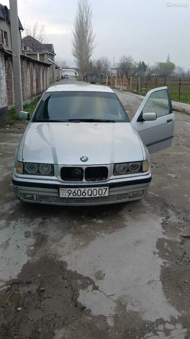 BMW 3 series 1992 · 0.8 MT