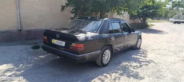 Mercedes-Benz W124 1992 · 2.0 MT