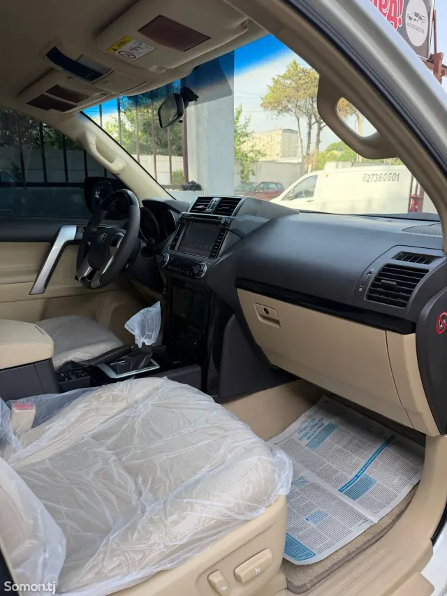 Toyota Land Cruiser Prado 2015 · 4.0 AT