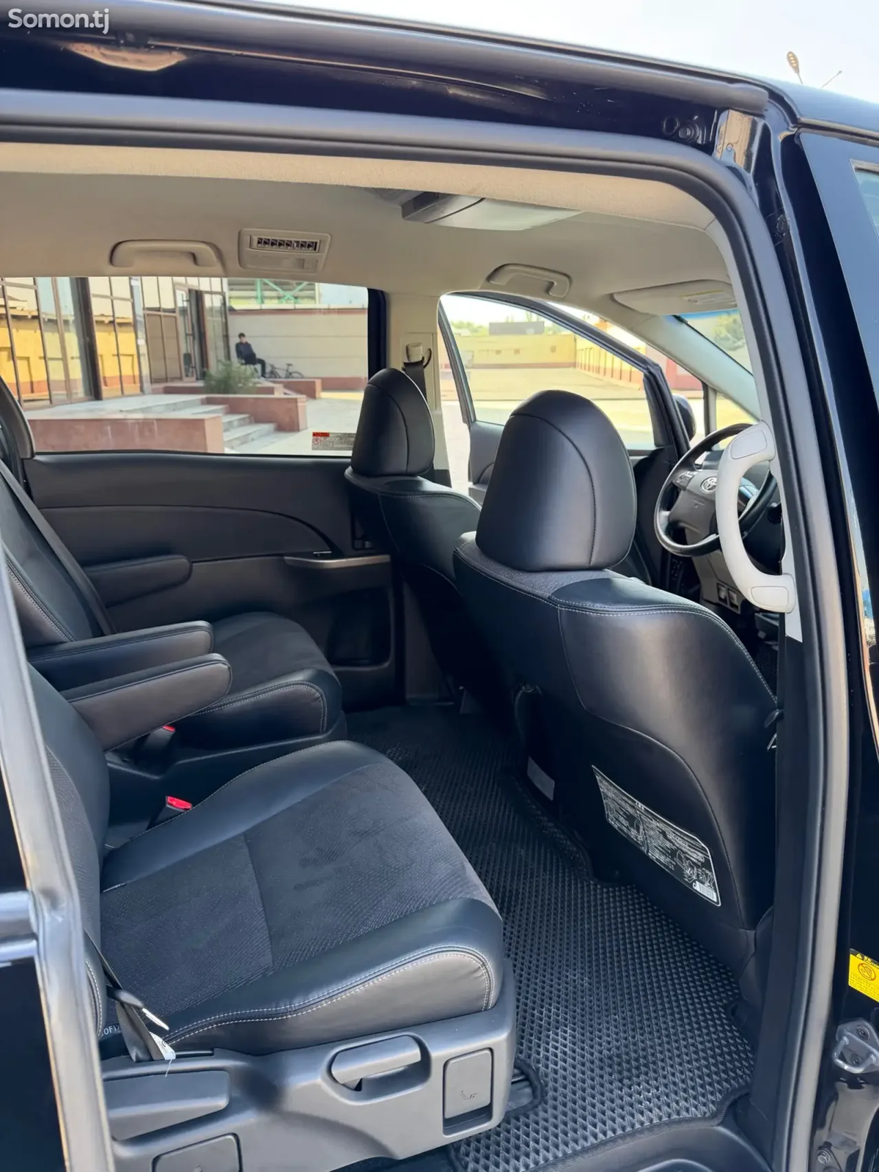 Toyota Estima 2014 · 2.4 AT