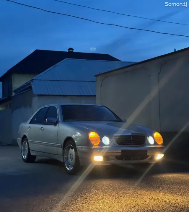 Mercedes-Benz E class 2001 · 3.2 AT