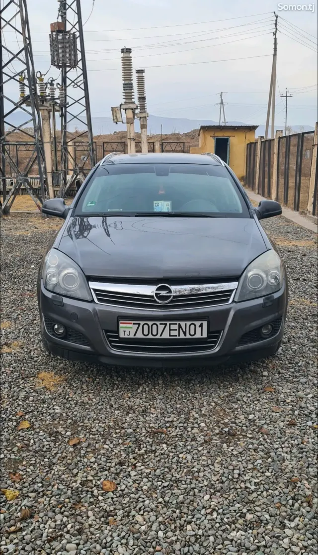 Opel Astra H 2009 · 1.7 MT