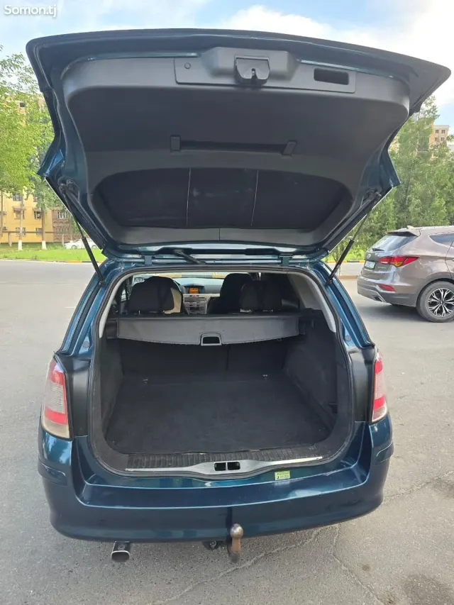 Opel Astra H 2008 · 1.6 MT