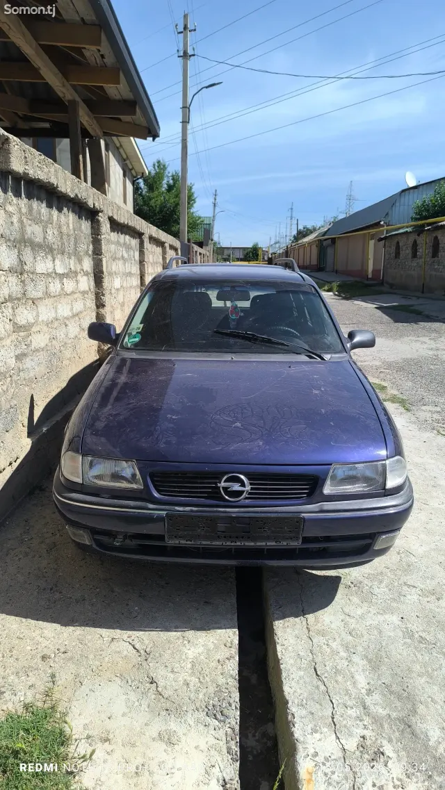 Opel Astra F 1998 · 1.6 MT