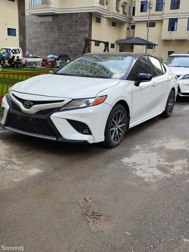 Toyota Camry 2019 · 2.5 AT