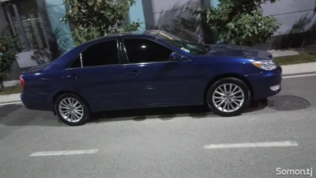 Toyota Camry 2004 · 2.4 MT