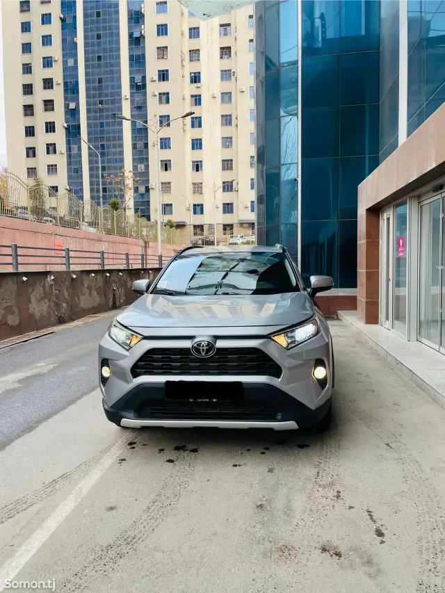 Toyota RAV 4 2020 · 2.5 AT