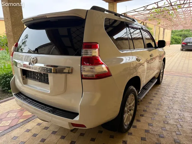 Toyota Land Cruiser Prado 2016 · 2.8 AT