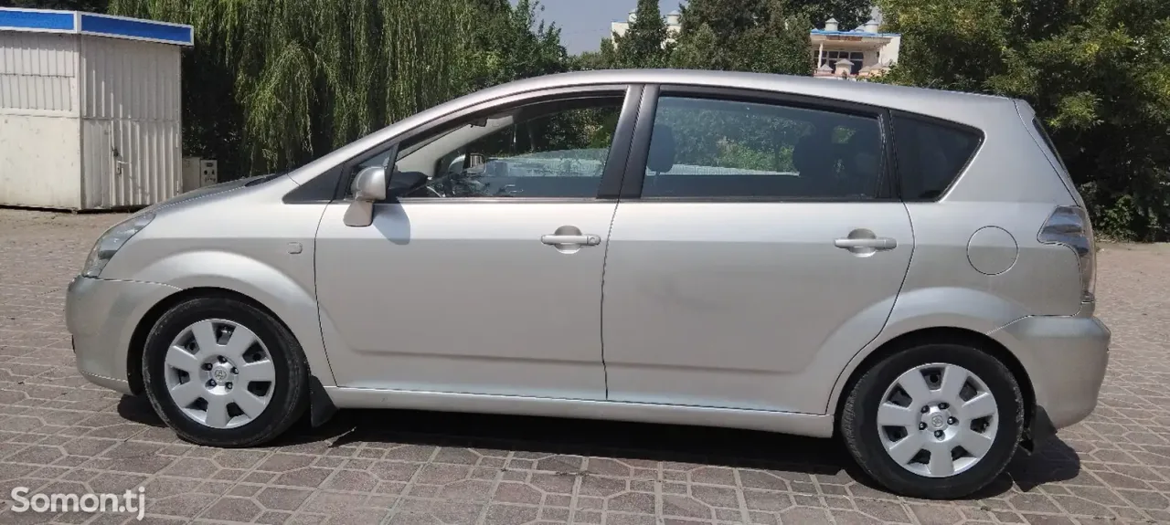 Toyota Verso 2006 · 2.2 MT