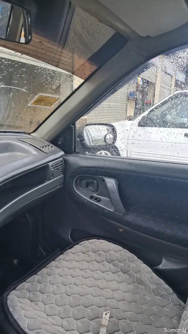 Daewoo Nexia 1994 · 1.6 MT