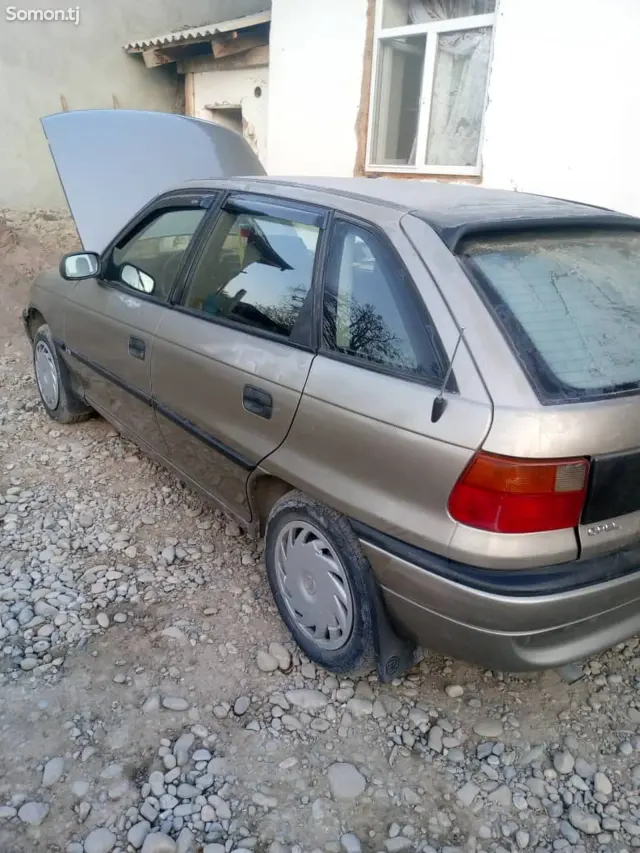 Opel Astra F 1996 · 1.6 MT