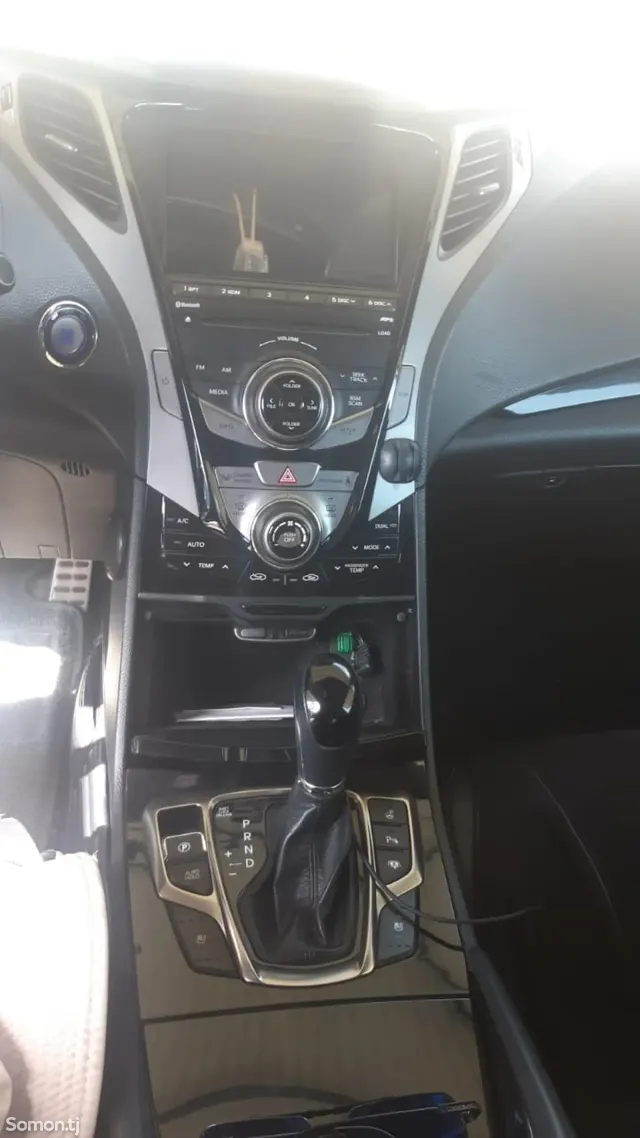 Hyundai Grandeur 2011 · 3.0 AT