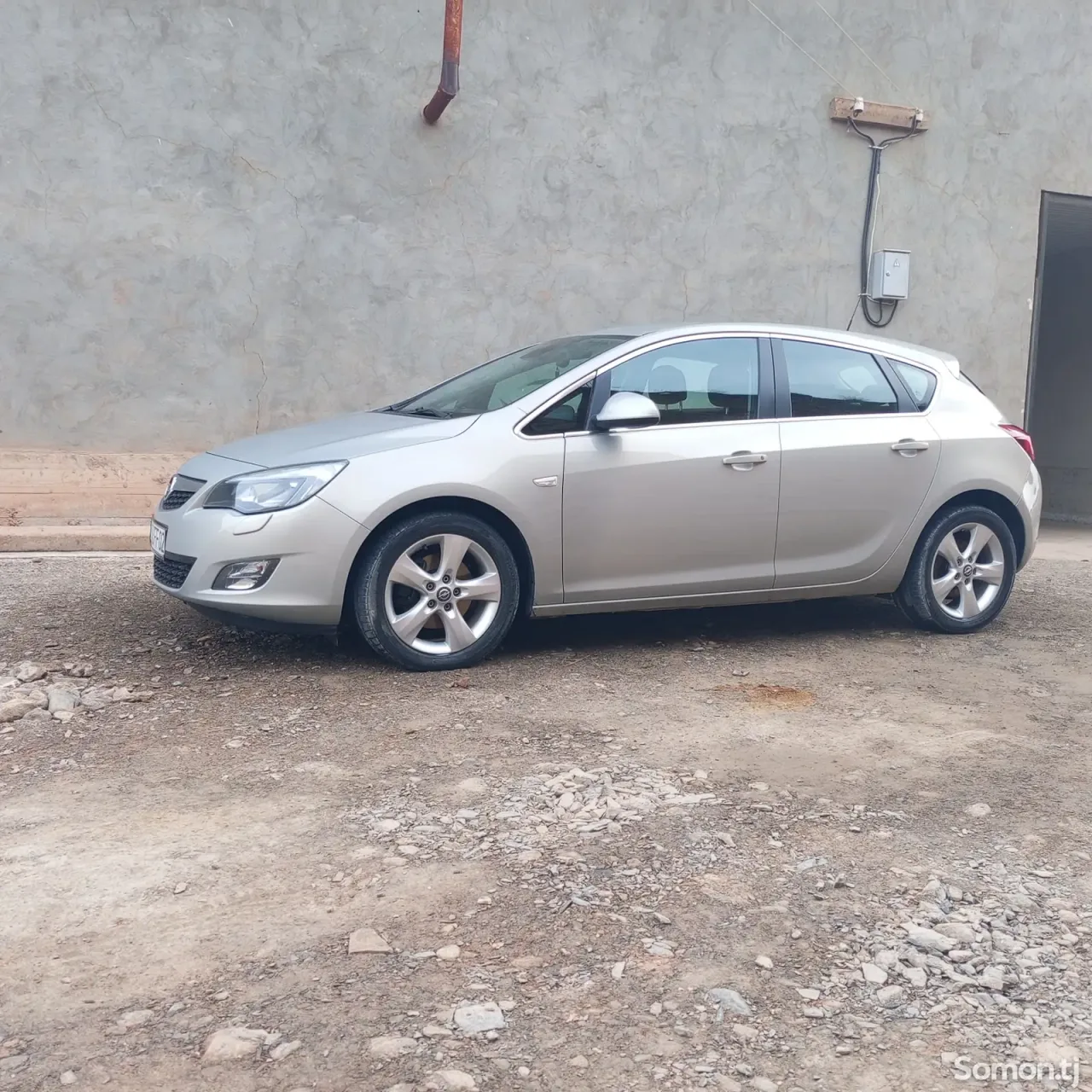 Opel Astra J 2010 · 1.6 AT