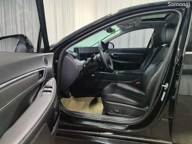 Hyundai Sonata 2025 · 1.5 AT