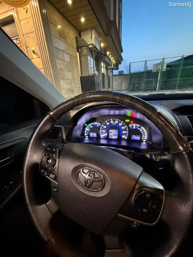 Toyota Camry 2015 · 2.5 AT