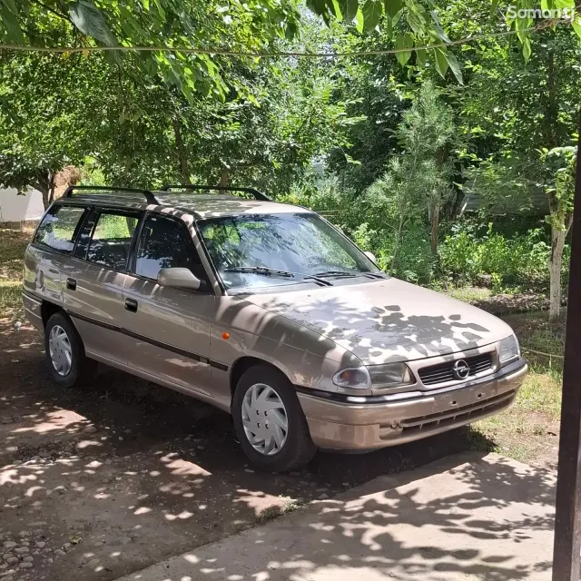 Opel Astra F 1998 · 1.6 MT