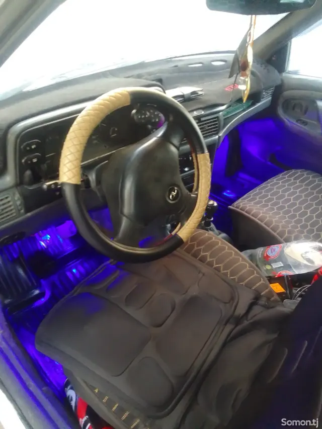 Daewoo Nexia 1996 · 1.6 MT