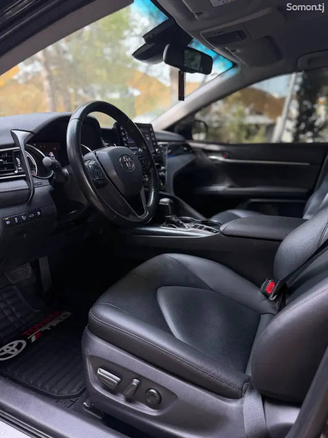 Toyota Camry 2019 · 2.5 AT