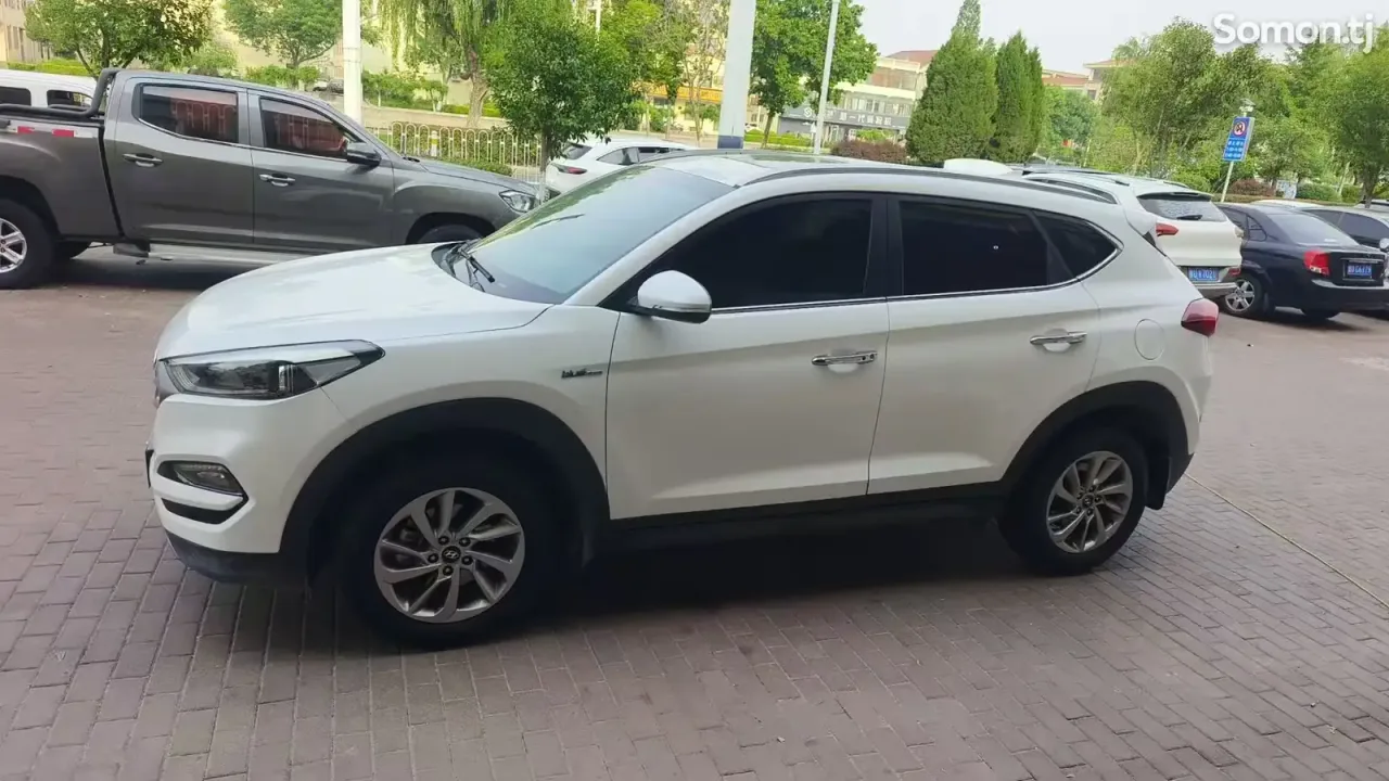 Hyundai Tucson 2015 · 1.6 AT
