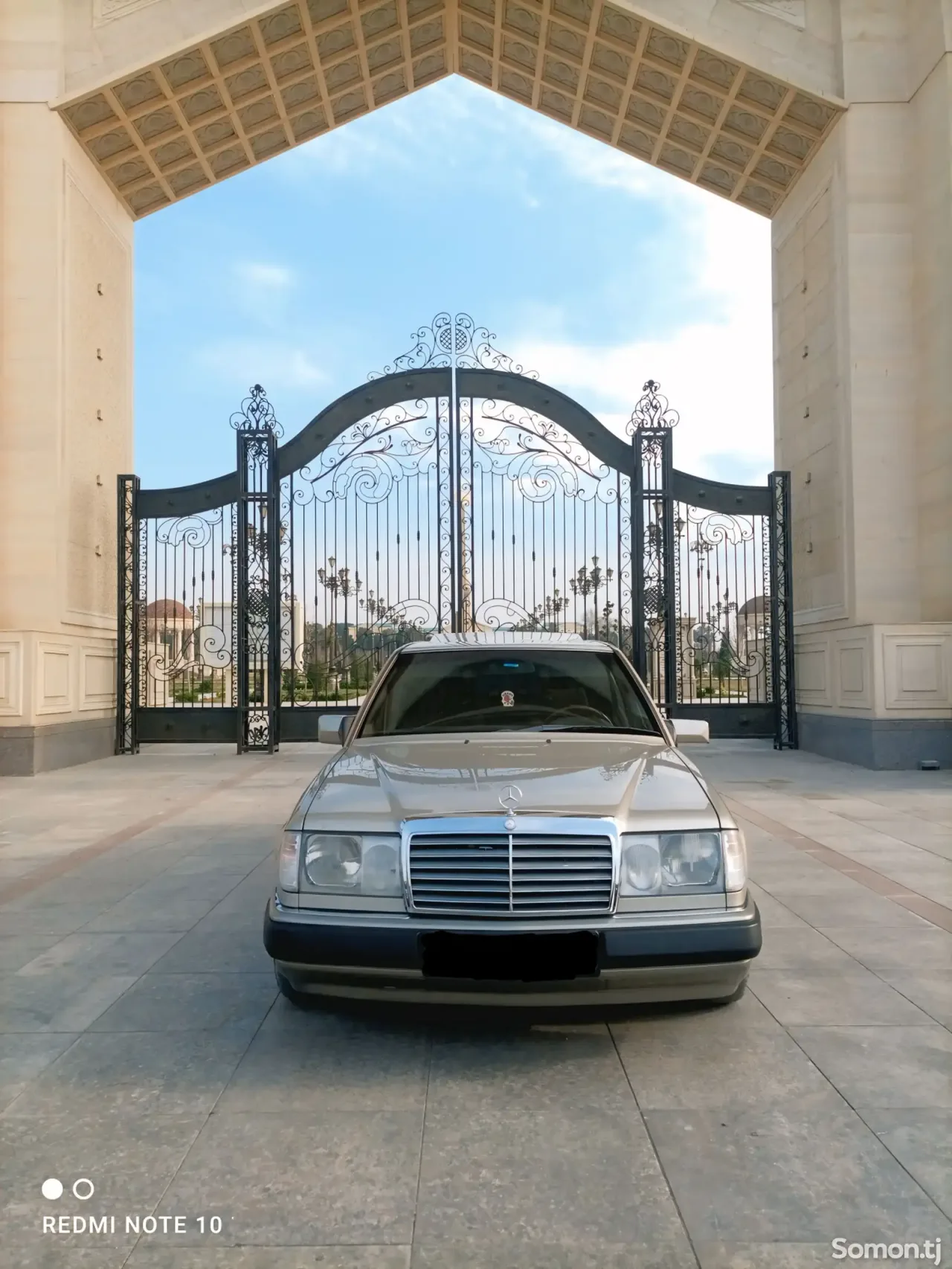 Mercedes-Benz W124 1990 · 2.0 MT