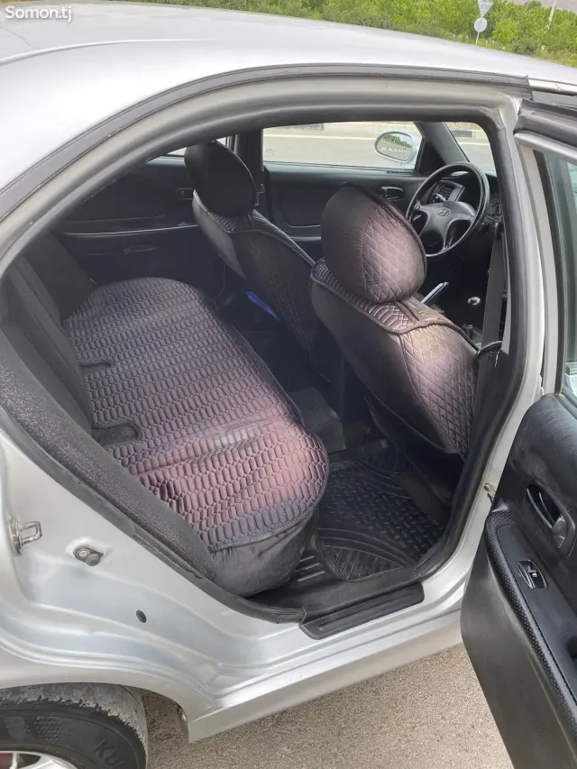 Hyundai Sonata 2002 · 2.0 MT