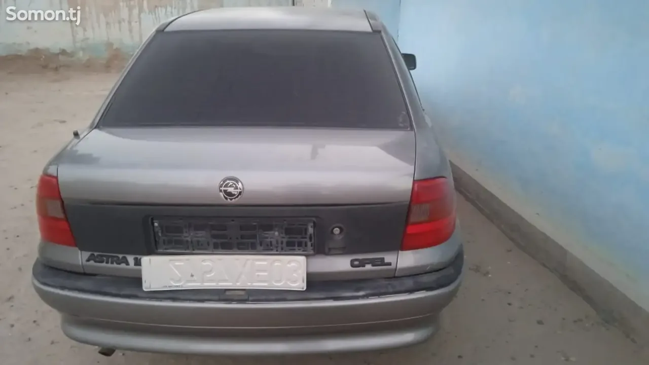 Opel Astra F 1994 · 1.6 MT