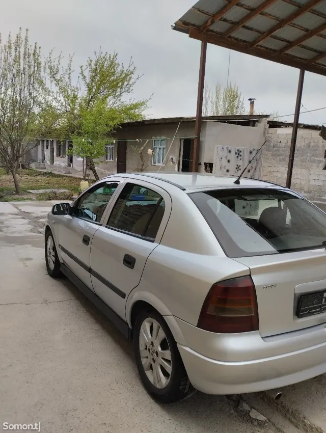 Opel Astra G 2000 · 1.6 MT