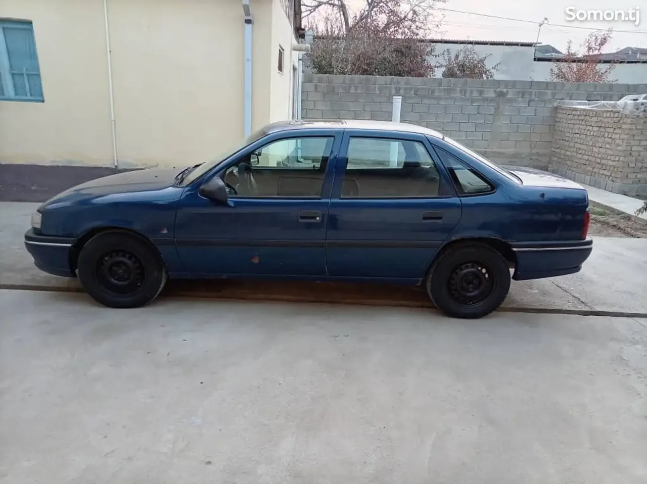Opel Vectra A 1994 · 1.6 MT