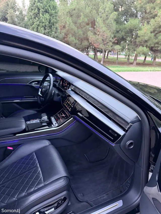 Audi A8 2022 · 3.0 AT