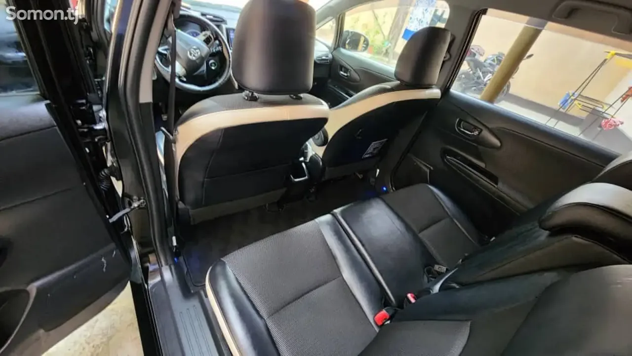 Toyota Wish 2015 · 2.0 AT