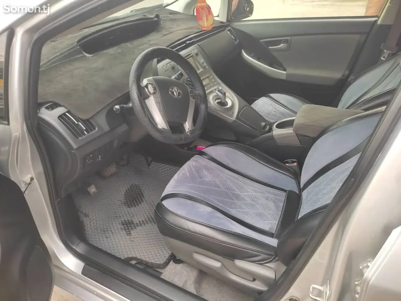 Toyota Prius 2013 · 1.8 CVT