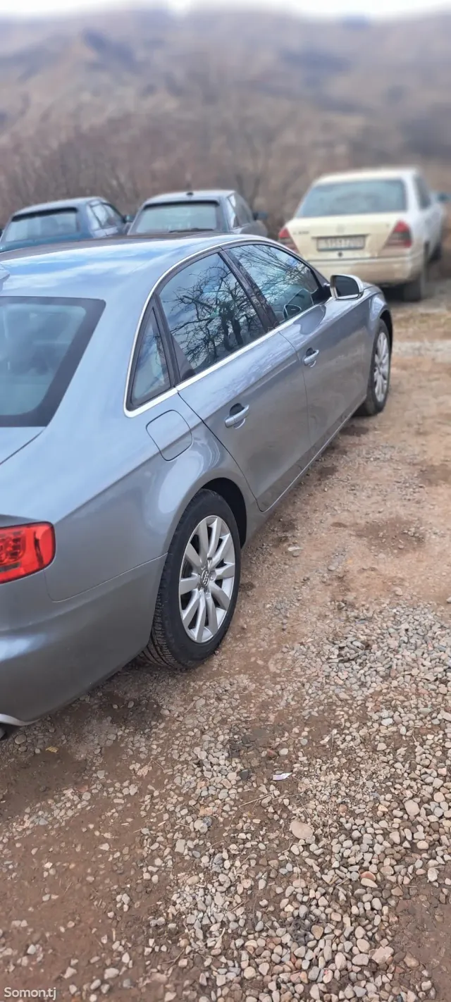 Audi RS4 2011 · 2.0 AT