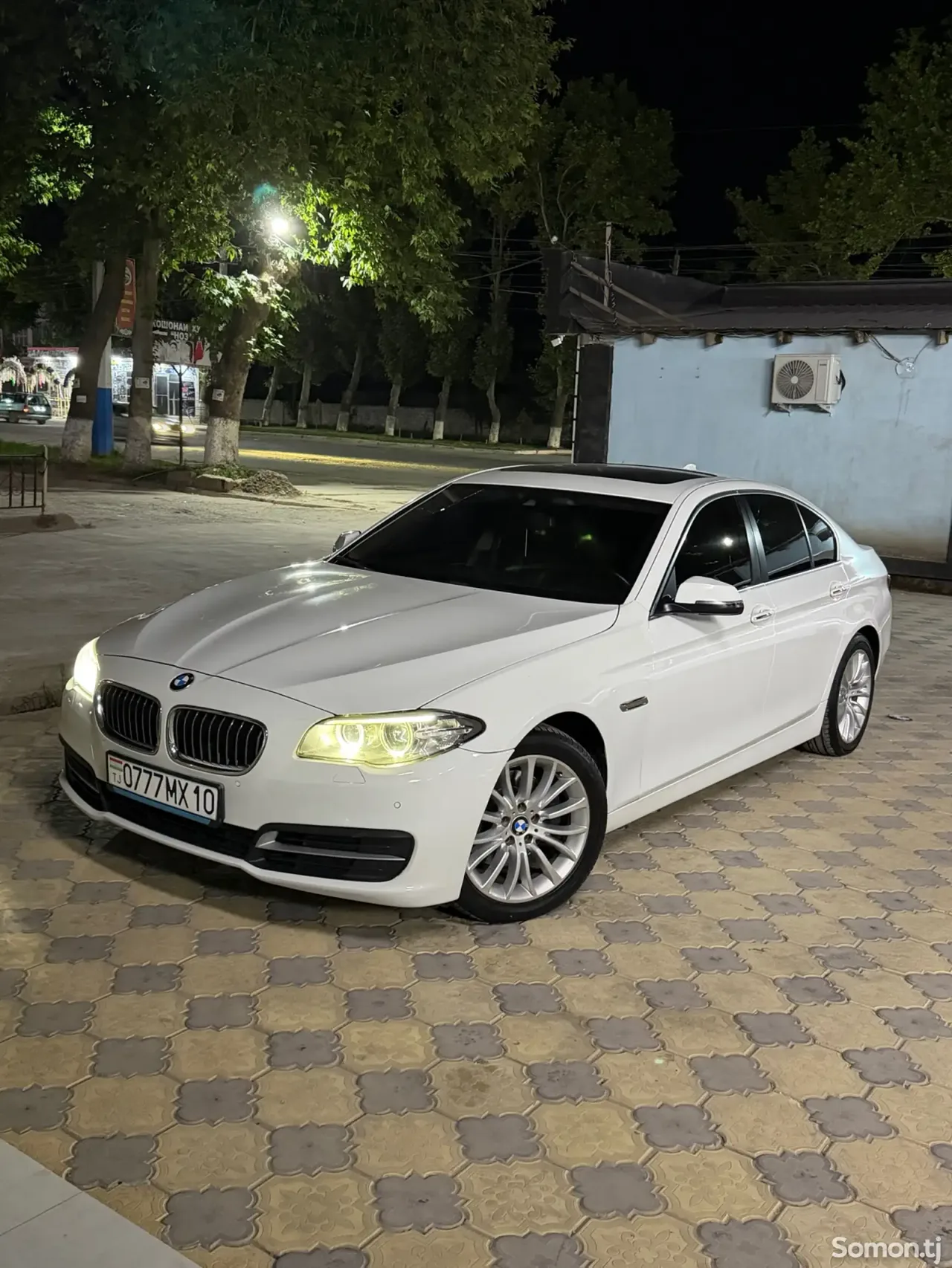 BMW 5 series 2015 · 2.0 AT