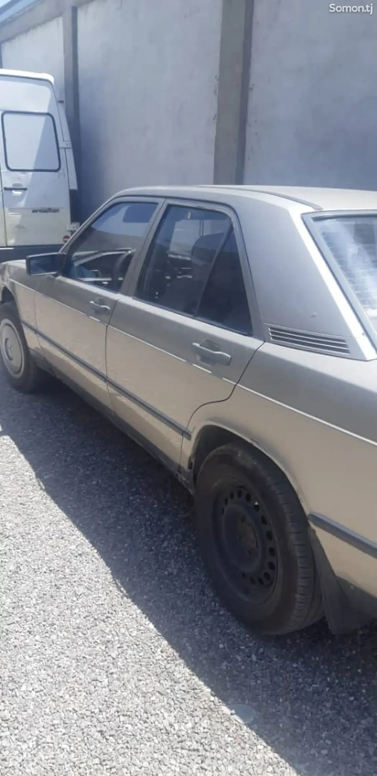 Mercedes-Benz W201 1986 · 2.0 MT
