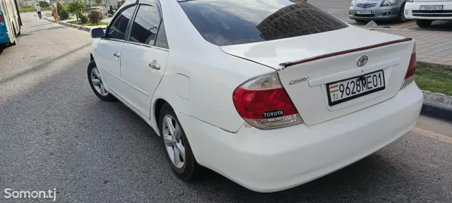 Toyota Camry 2005 · AT