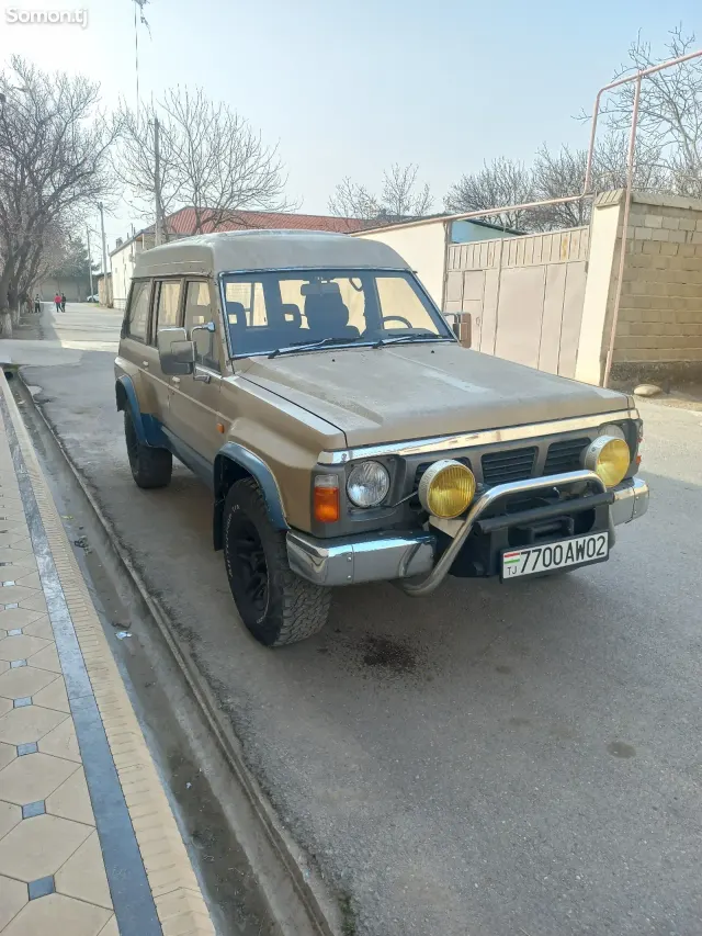Nissan Patrol 1990 · 3.0 AT