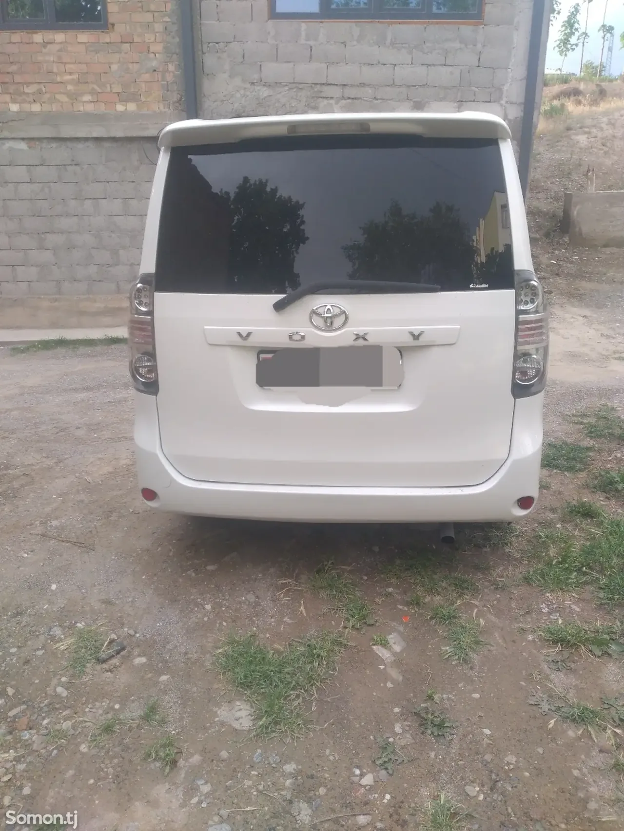 Toyota Voxy 2007 · AT