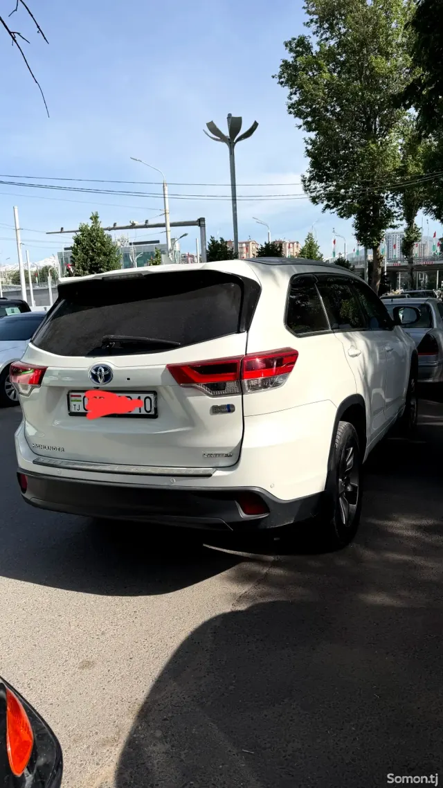 Toyota Highlander 2014 · 3.5 AT