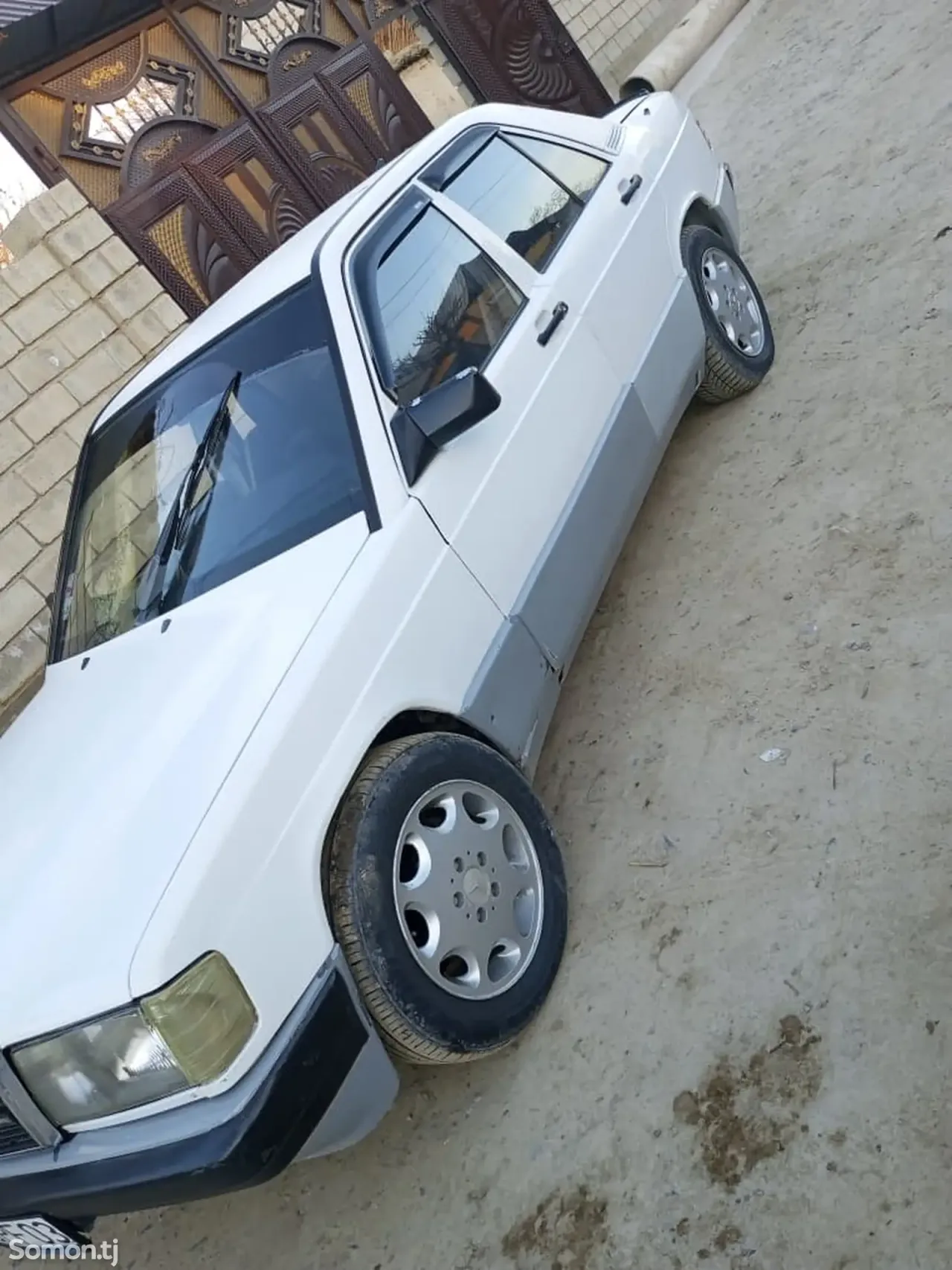 Mercedes-Benz W201 1989 · 1.8 MT