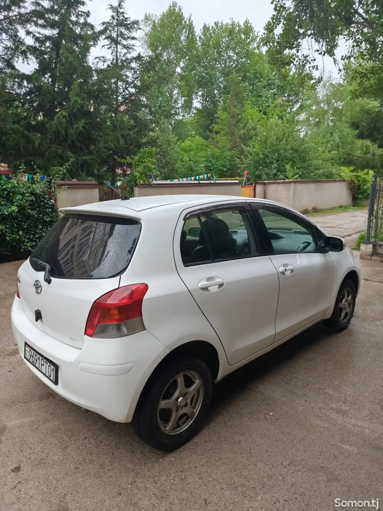 Toyota Vitz 2009 · 1.5 AT