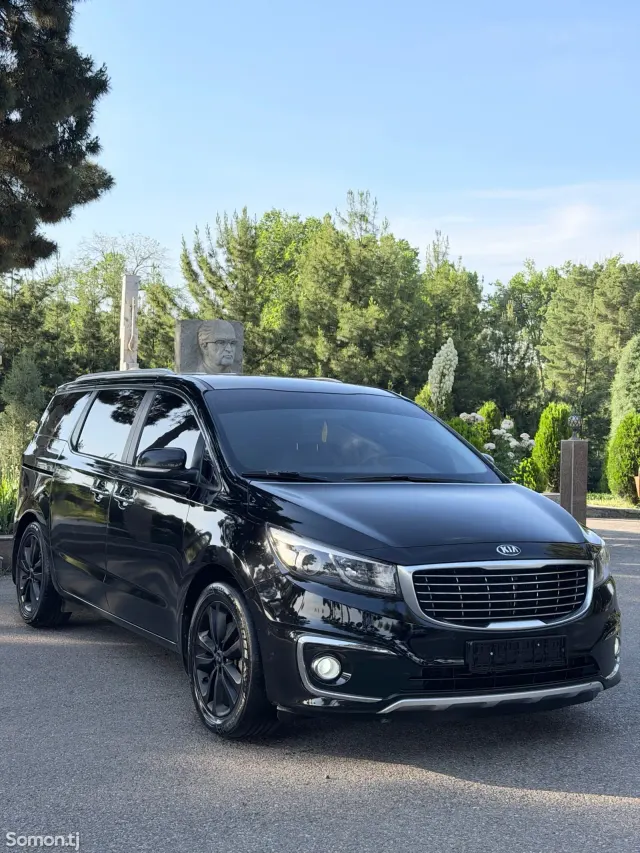 Kia Carnival 2015 · 2.2 AT