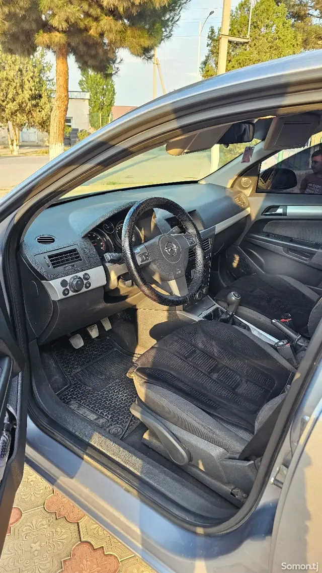 Opel Astra H 2007 · 1.6 MT