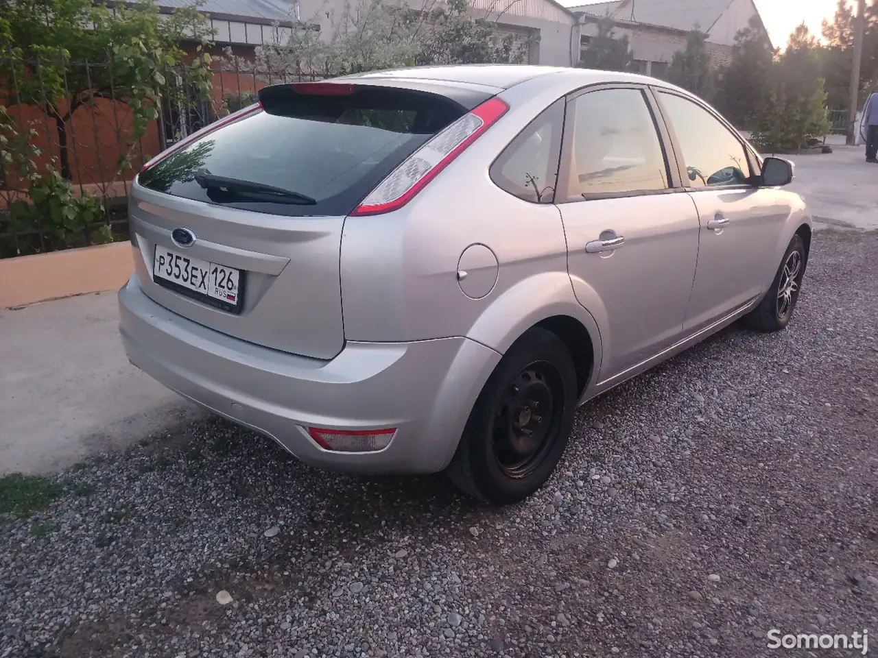 Ford Focus 2010 · 1.6 MT