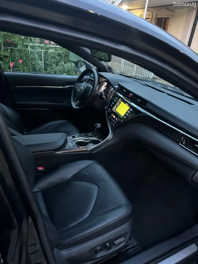 Toyota Camry 2020 · 3.5 AT