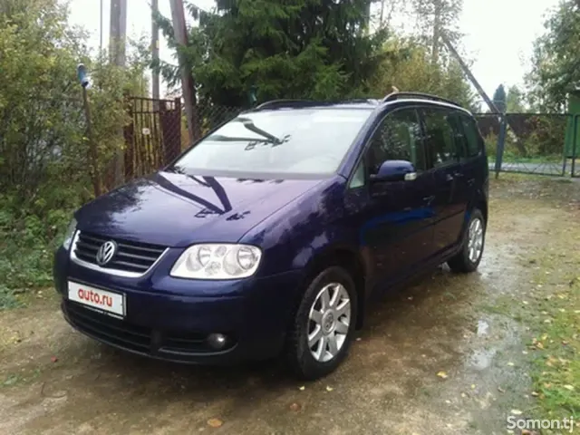 Volkswagen Touran 2006 · 1.6 MT