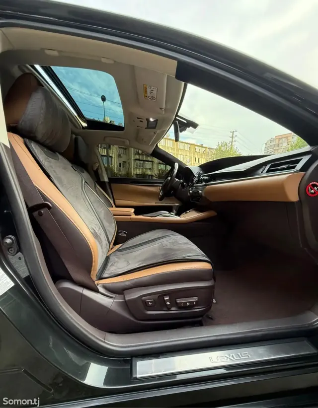 Lexus ES series 2017 · 3.0 AT