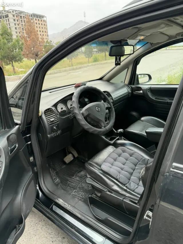 Opel Zafira 2002 · 2.2 AT