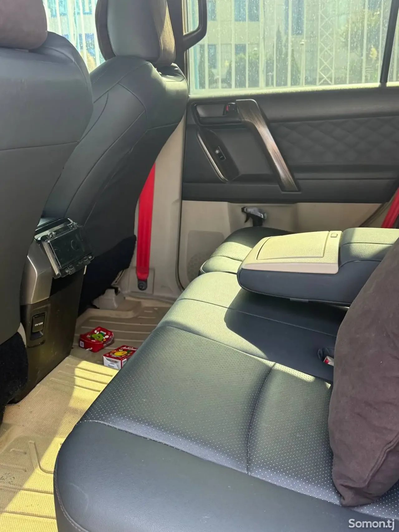 Toyota Land Cruiser Prado 2012 · 2.7 AT